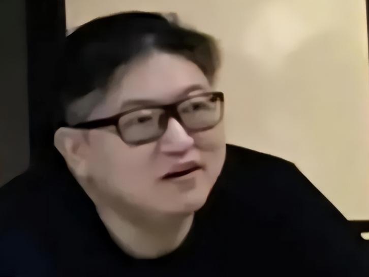 “我睡过100多个女学生。”2022年，知名艺考培训机构影路站台的校长杜英