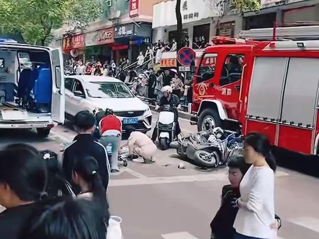 重庆母亲节惨剧：车再好，能替你踩刹车吗？一、事故回放：母亲节的血色下午2