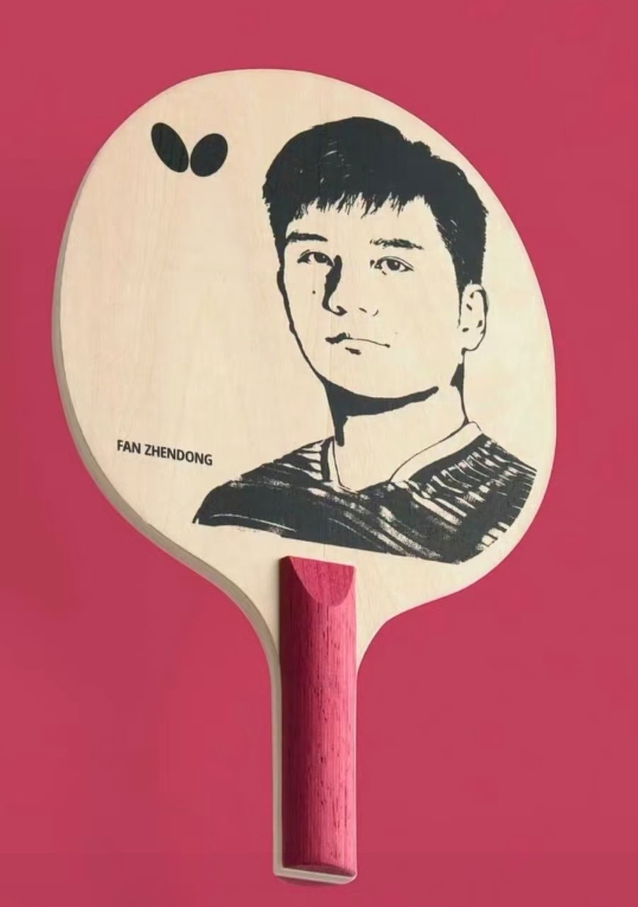 蝴蝶举办伦敦世乒赛樊振东纪念拍限量发售活动。据说现场到了24副，已经有人买了5副