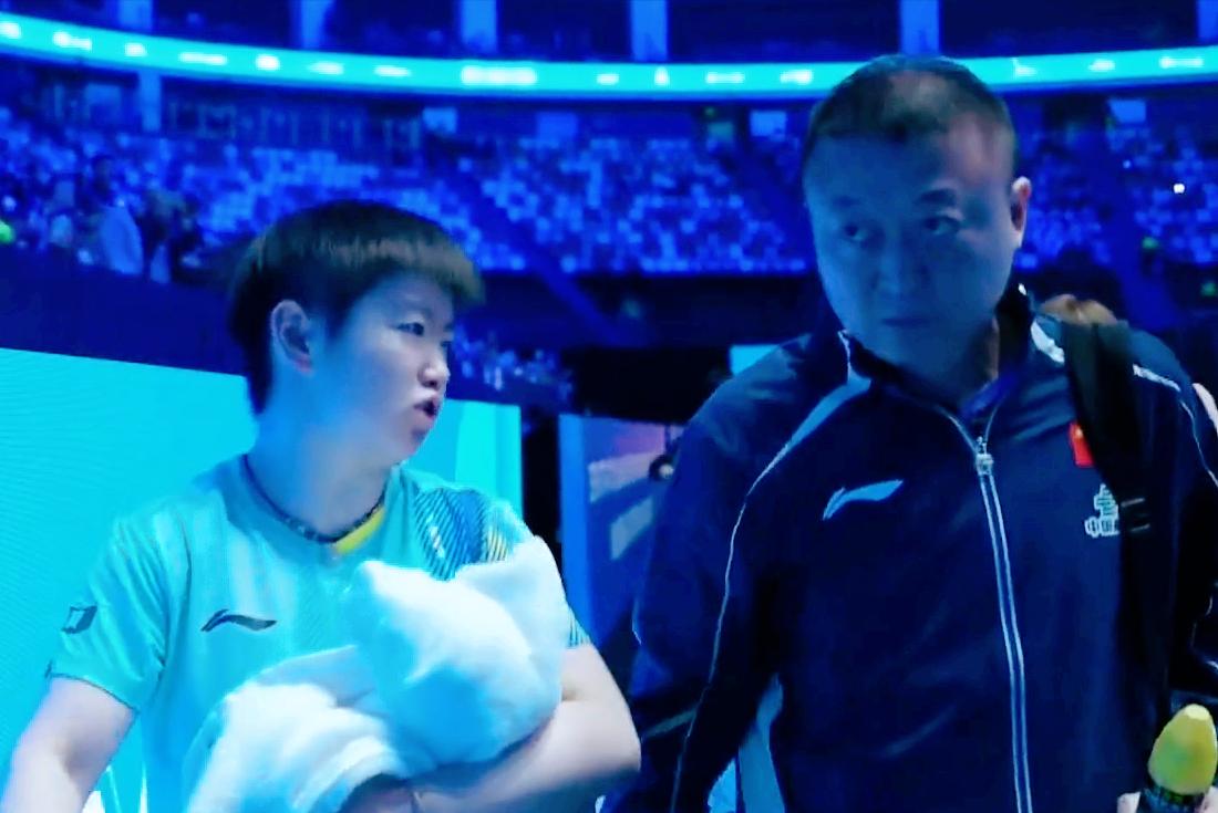 马琳指导孙颖莎真牛！前两局孙颖莎反手失误较多，第三局马琳立马改变战术。