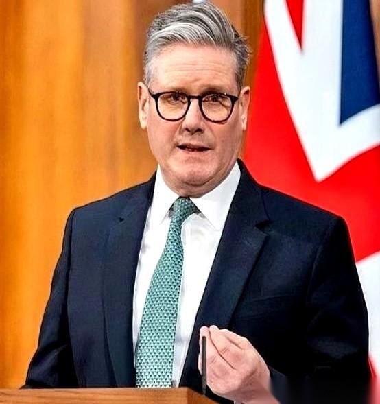 英国这回，真把“冤大头”三个字明明白白写在了脸上。说好了一起去抄俄罗斯的家底，