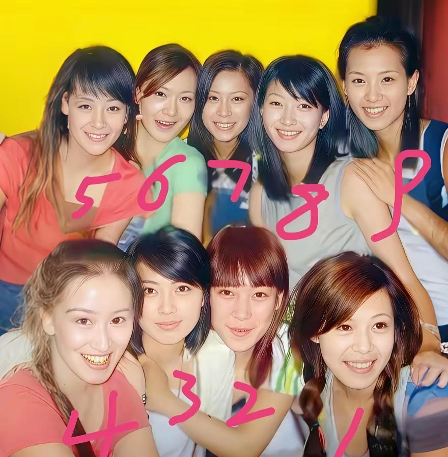 3号五官长得端庄大气，是那种让人眼前一亮的气质型美女。9号也不错，像邻家女孩一样