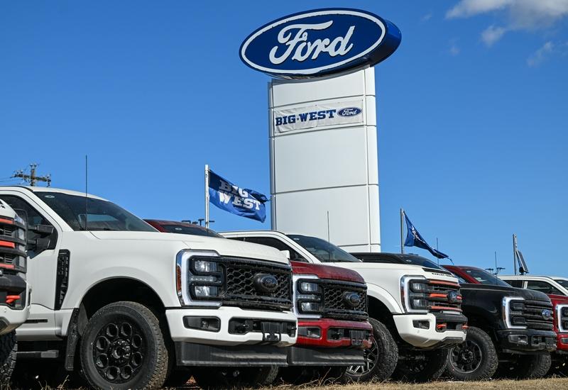 【美国福特汽车发布财报显示，受关税等因素影响，去年第四季度福特营业收入同比下降5