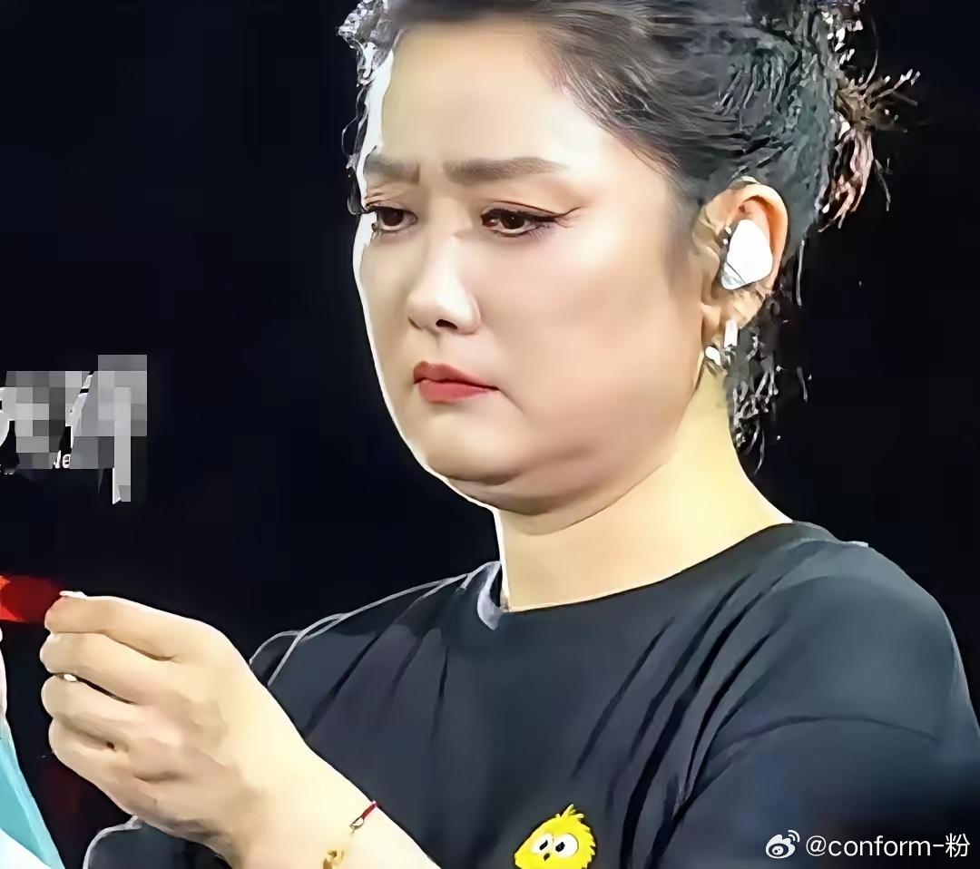 凤凰传奇玲花歌唱的怎么样？我不评价，但是有一点，我非常确定，那就是她已经开始老花
