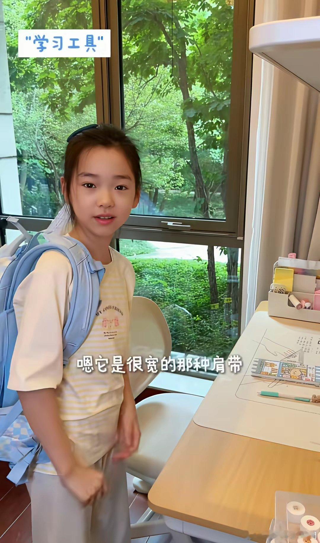 看来，董璇带着小酒窝住的不是豪宅，从小酒窝的卧室内外可以窥见，这套房子相对于明星