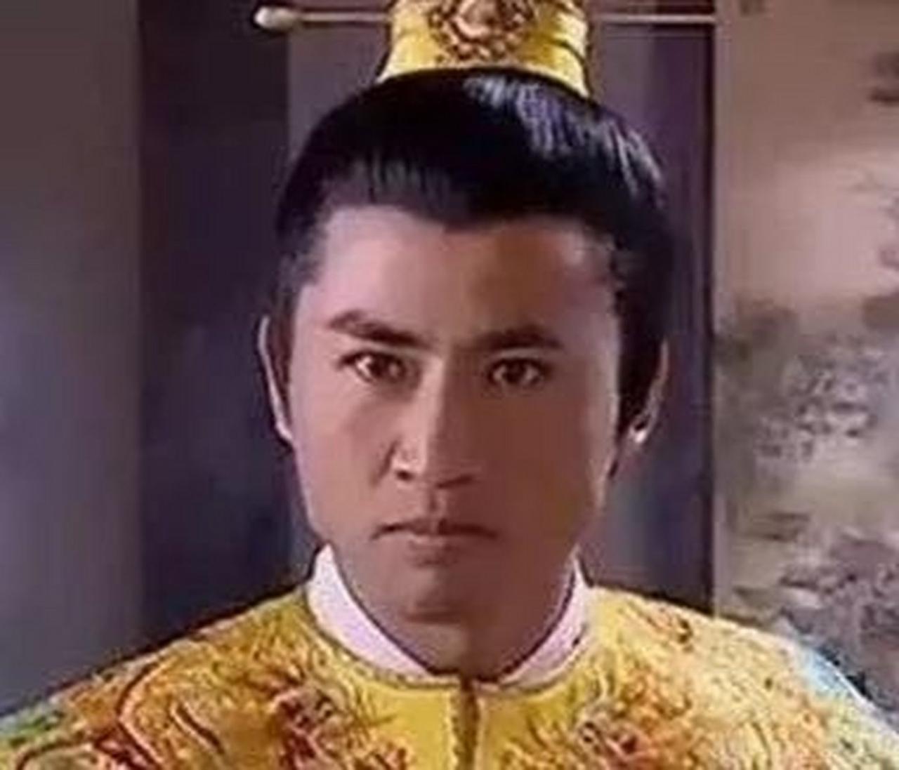 912年，一个夏夜，一队人马悄悄摸进了后梁皇宫。领头的不是刺客，不是叛军——