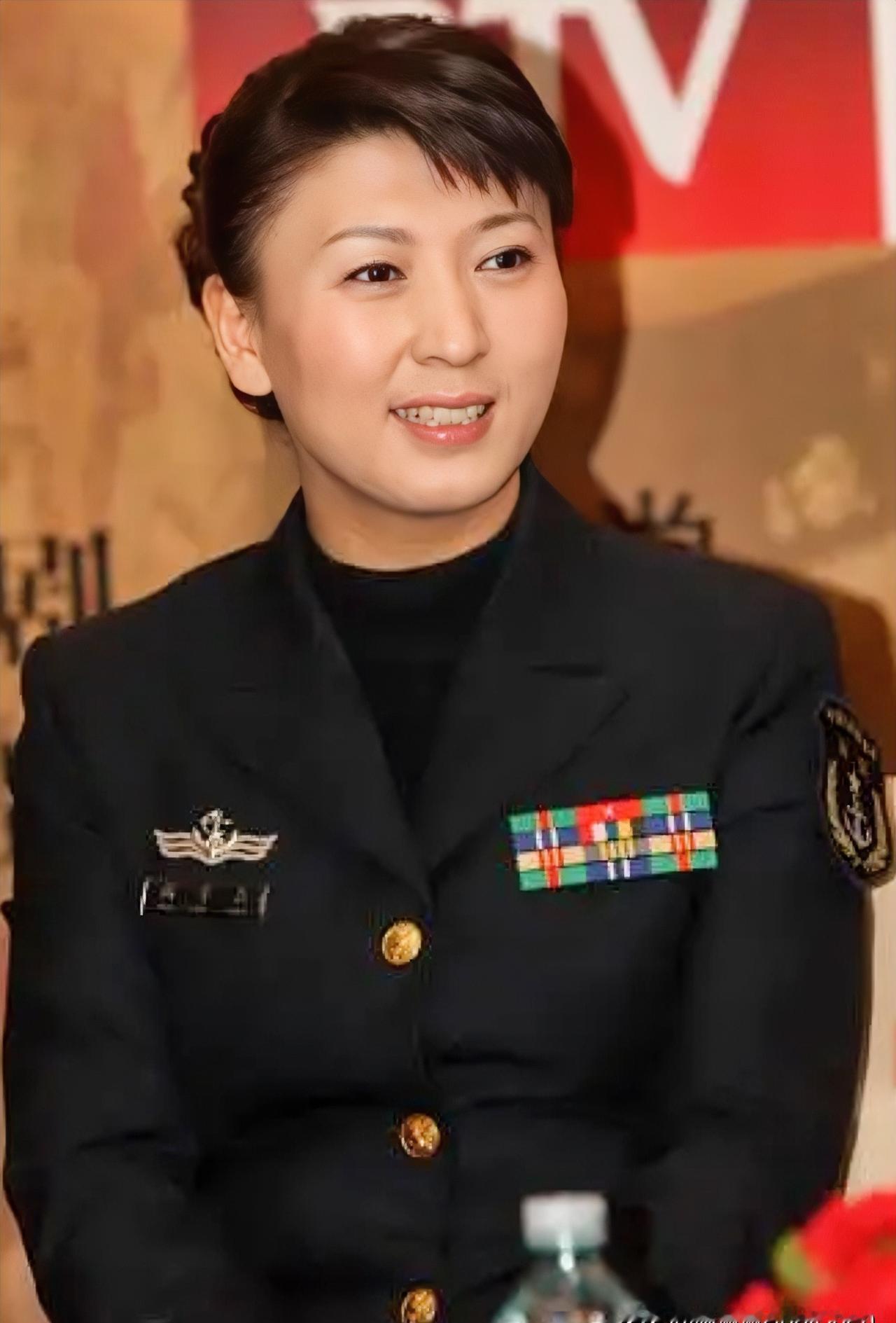 闫学晶这次，真踢到铁板了！一夜之间，代言没了，节目停了，直播也封了。24小时，