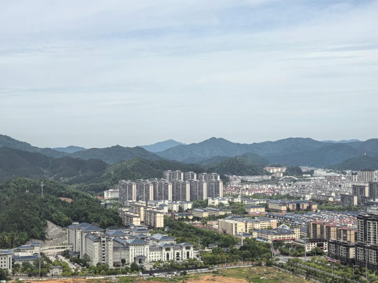 江西是个好地方。我以前对江西的印象大都是南昌或者庐山，直到我去了一个地方：德兴。