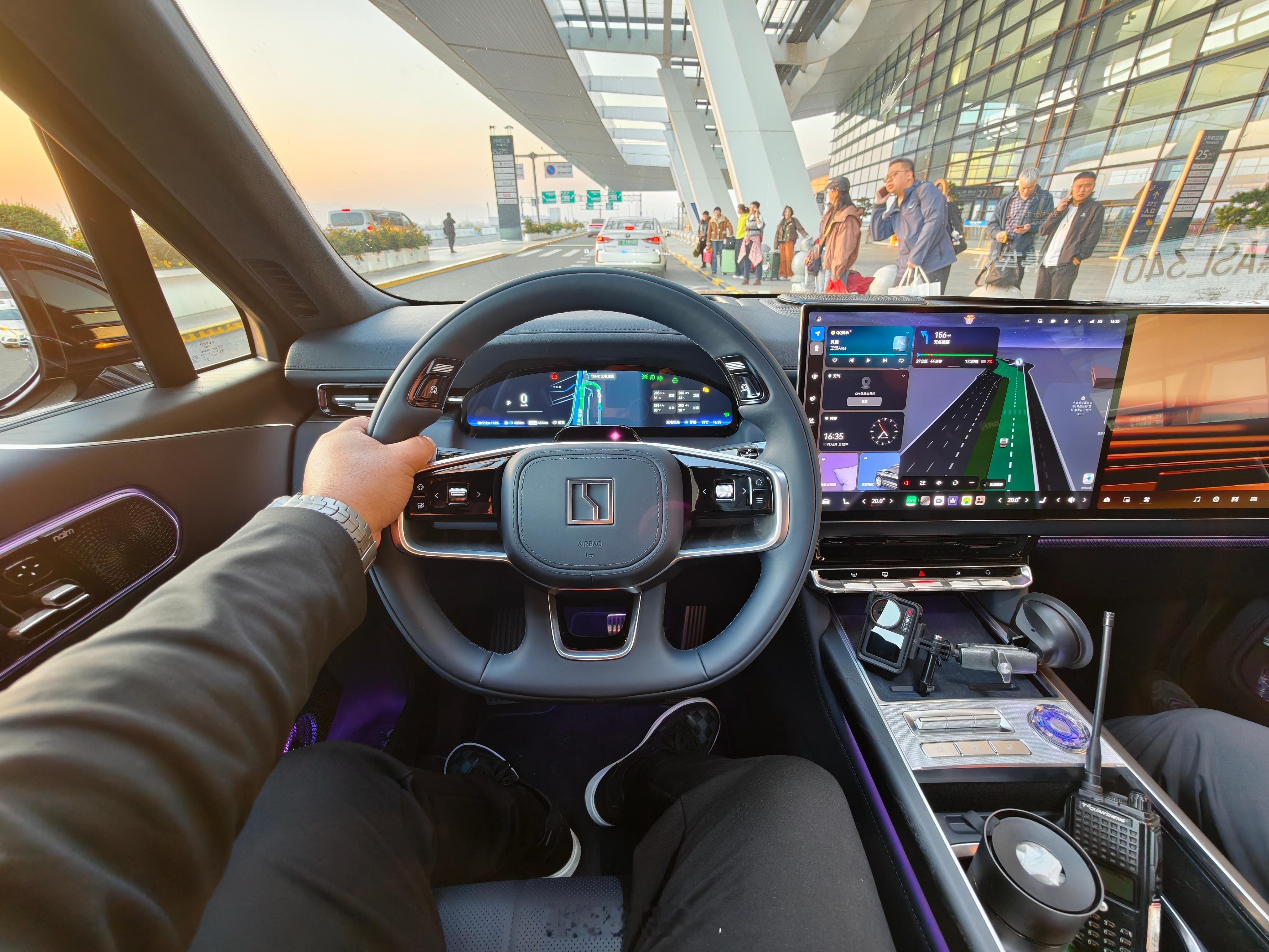 前几天到宁波试了下极氪9XHyper版自从提车以后，不时常有人问我极氪9X开着