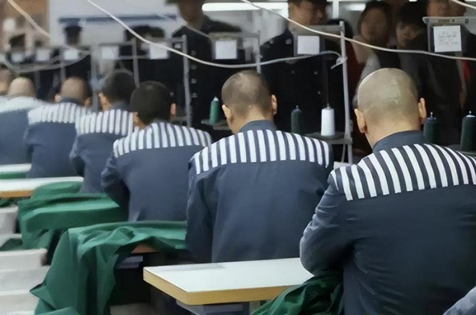 无期徒刑的尽头，不是死亡，是衰老。当犯人老得走不动、吃不了、起不来，监狱怎么办？