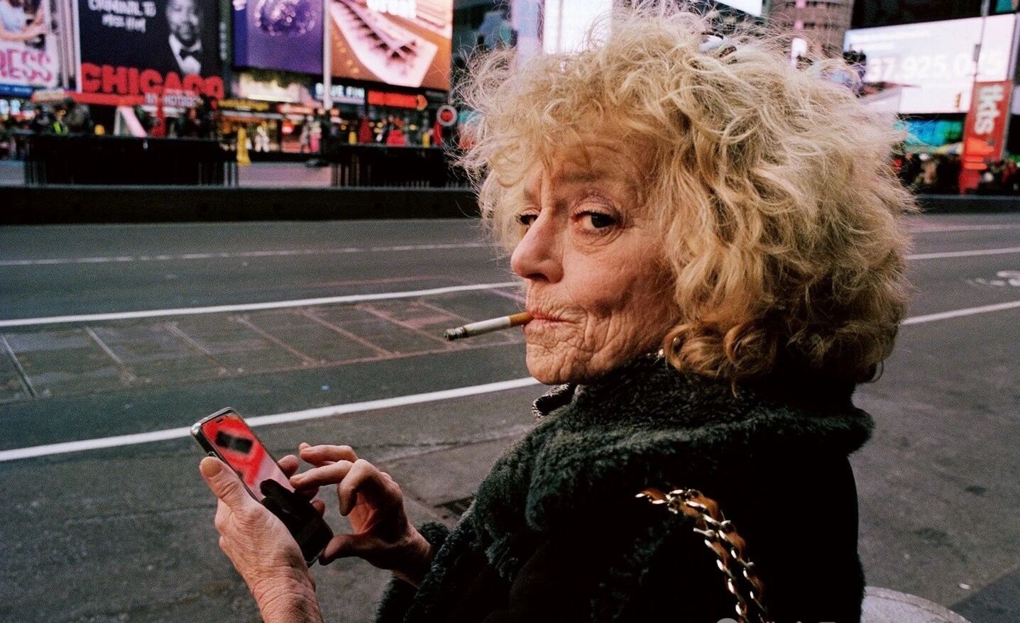 强者顶尖思维。·一、不深交任何人。·二、不信任任何人。·三、不可怜任何人。·四、