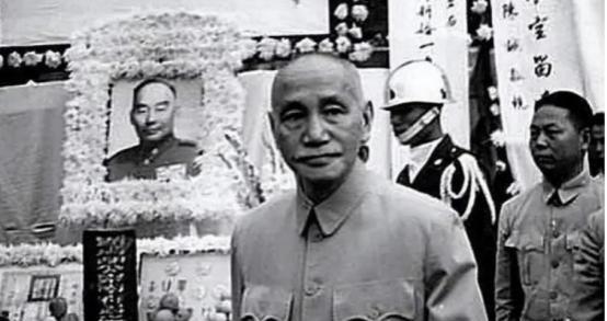 🌞1962年，蒋介石前去探望病重的胡宗南，胡宗南跟蒋介石抱怨：“台湾真的没