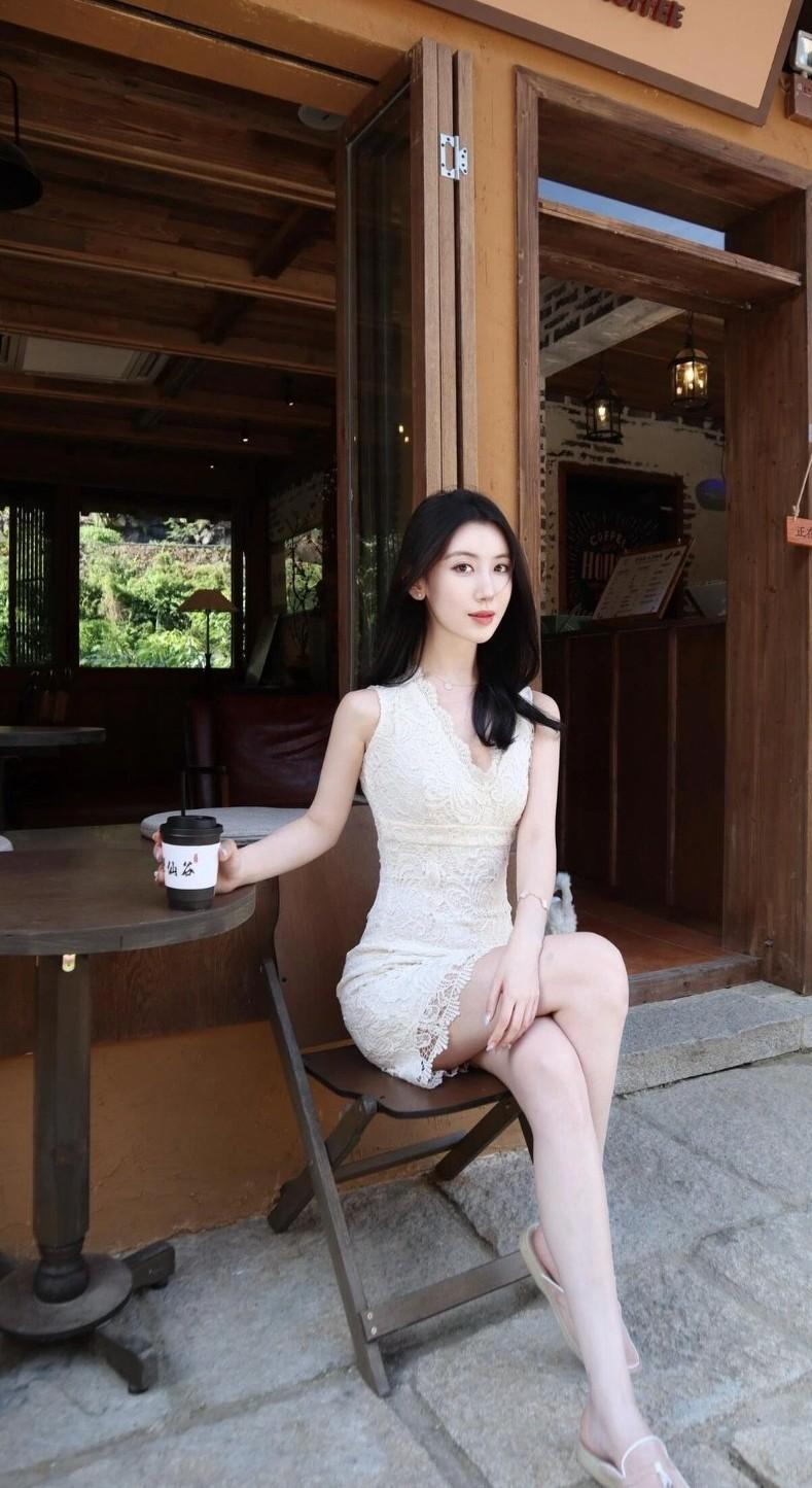 多情少女门前坐，咖啡相伴相思长。晒图笔记大赛那些让你心动的女神都有谁一起来聊