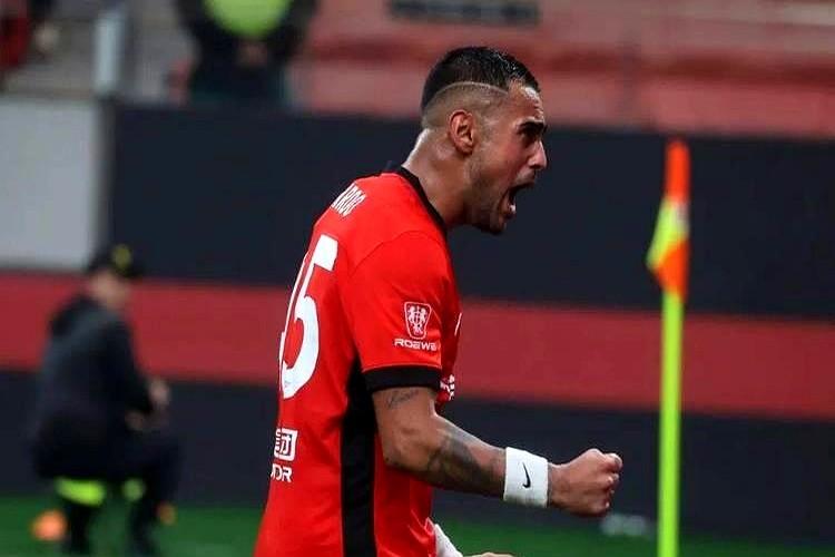 莱昂纳多“诈伤”？海港把全中超耍了。赛前都说他肌肉拉伤，浙江队真信了，后防线