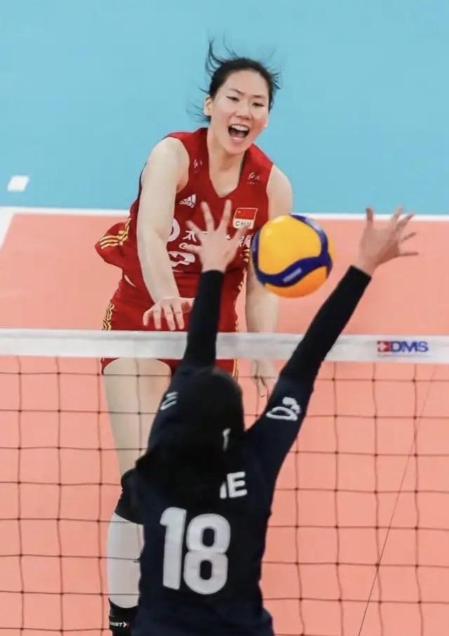 周页彤被赵勇弃用？6/6，世联赛中国女排将对阵塞尔维亚女排，14人名单发生变化，