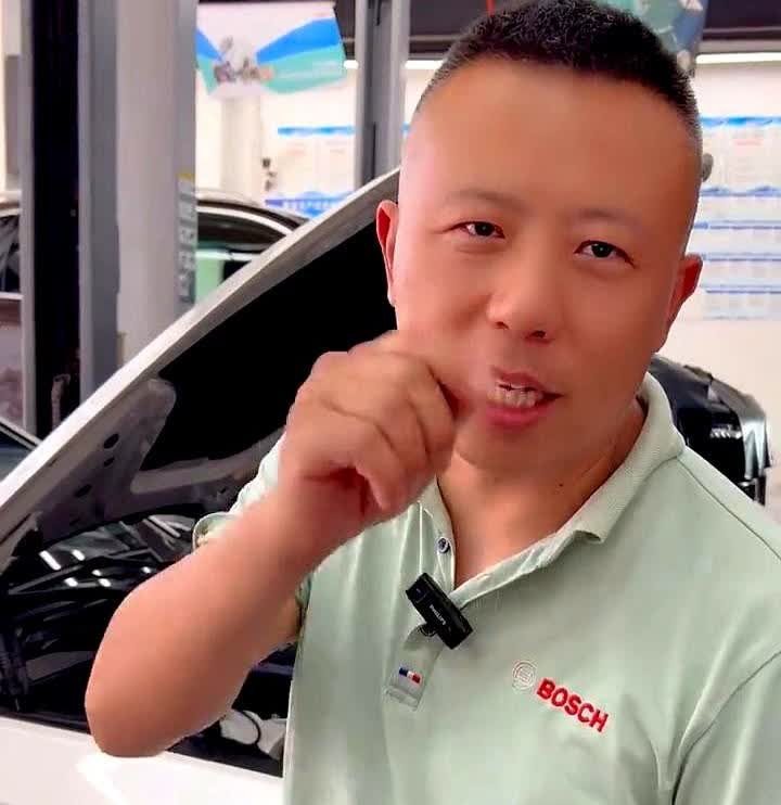 宝马车主被坑惨！官方说1.2万公里换机油，实测5千公里就失效？刚看到个硬