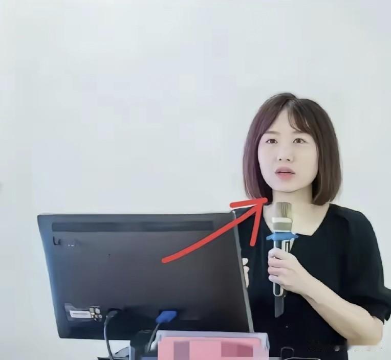 现在曾医生肯定是在自己的医院待不下去了，你想啊，她和祖院长的互动全过程，都被人传