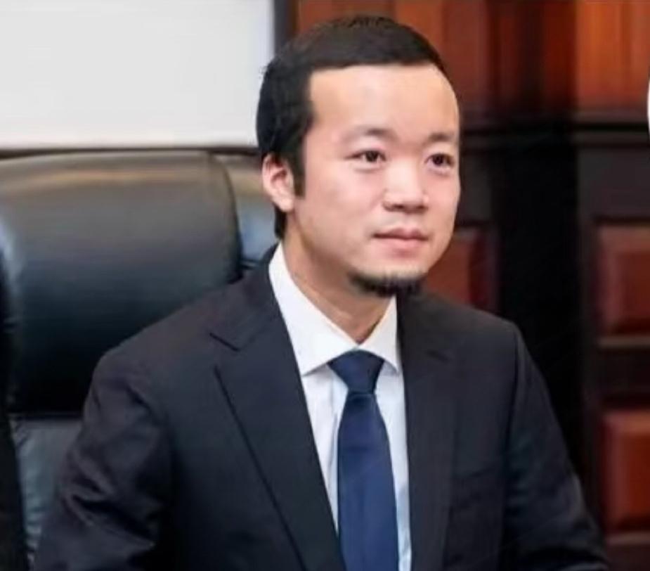 祖籍福州连江的陈志，这名字最近彻底臭了！曾经是柬埔寨前首相洪森的座上宾，太子