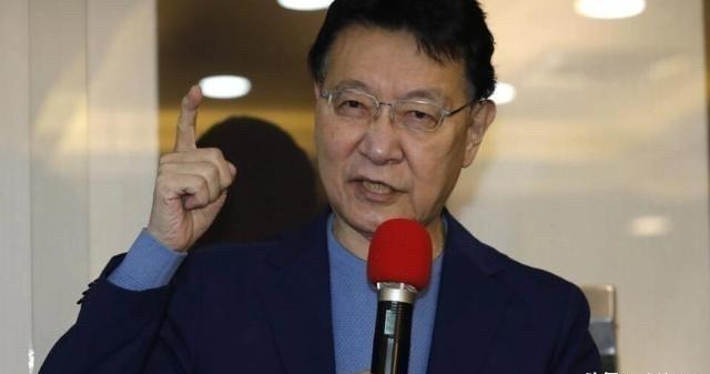 赵少康也开始痛斥民进党了！他近日在媒体采访中表示：民进党想“脱中”都想疯了，甚至