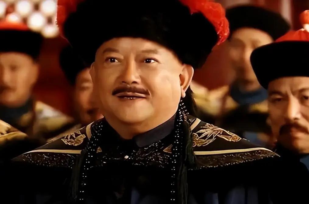 和珅有个怪癖，每晚睡前，他都要独自在密室待半个时辰，家人只当他是在数银子。要