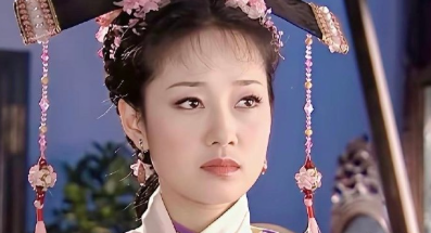 紫薇，其实很现实，更势利眼！嫁入学士府，便与金锁、柳青柳红等共患难的旧友渐渐疏远