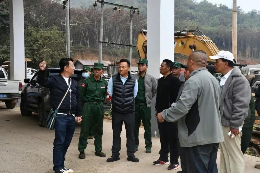 缅北富邦大桥终于得以完成修复工作！果敢同盟军和佤邦联军的有关人员，共同在现场