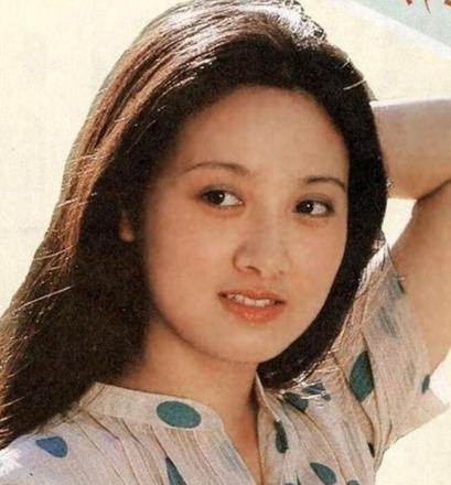 1995年邓婕看中北京奥森公园一块地皮，一平米5100元，总共1000平米！张国