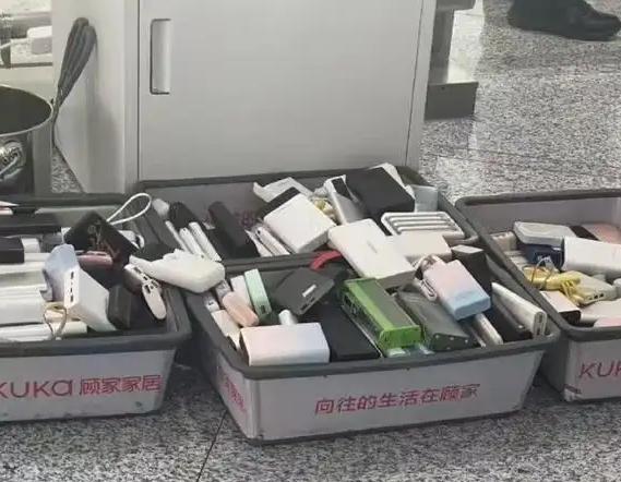 各大机场开始严防充电宝，罪魁祸首竟然是老美的一家企业——安普瑞斯。事情的起因，