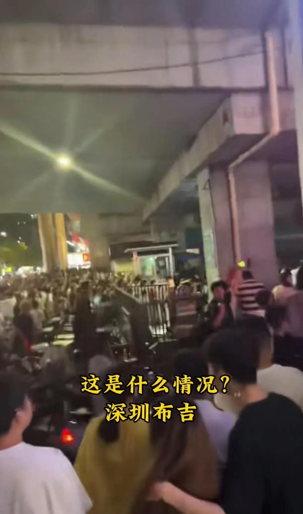 深圳之前对街边乱摆卖太放纵，导致深圳几乎成为了全国乱摆地摊的天堂，全国各地各路