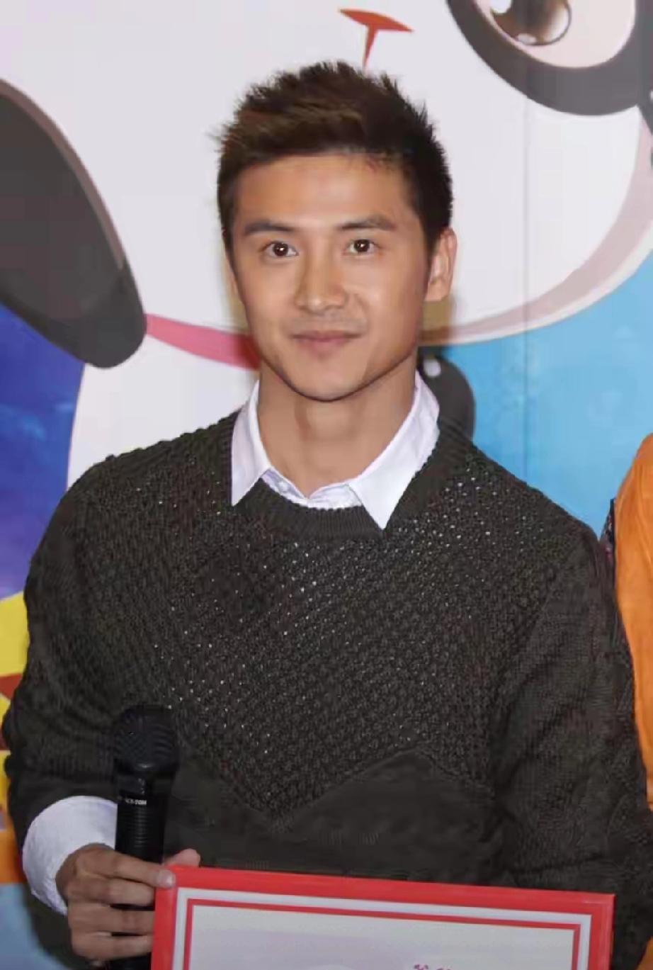 田亮自嘲教不了儿子！14岁田宸羽多项运动封神，身高超1米8碾压老爸