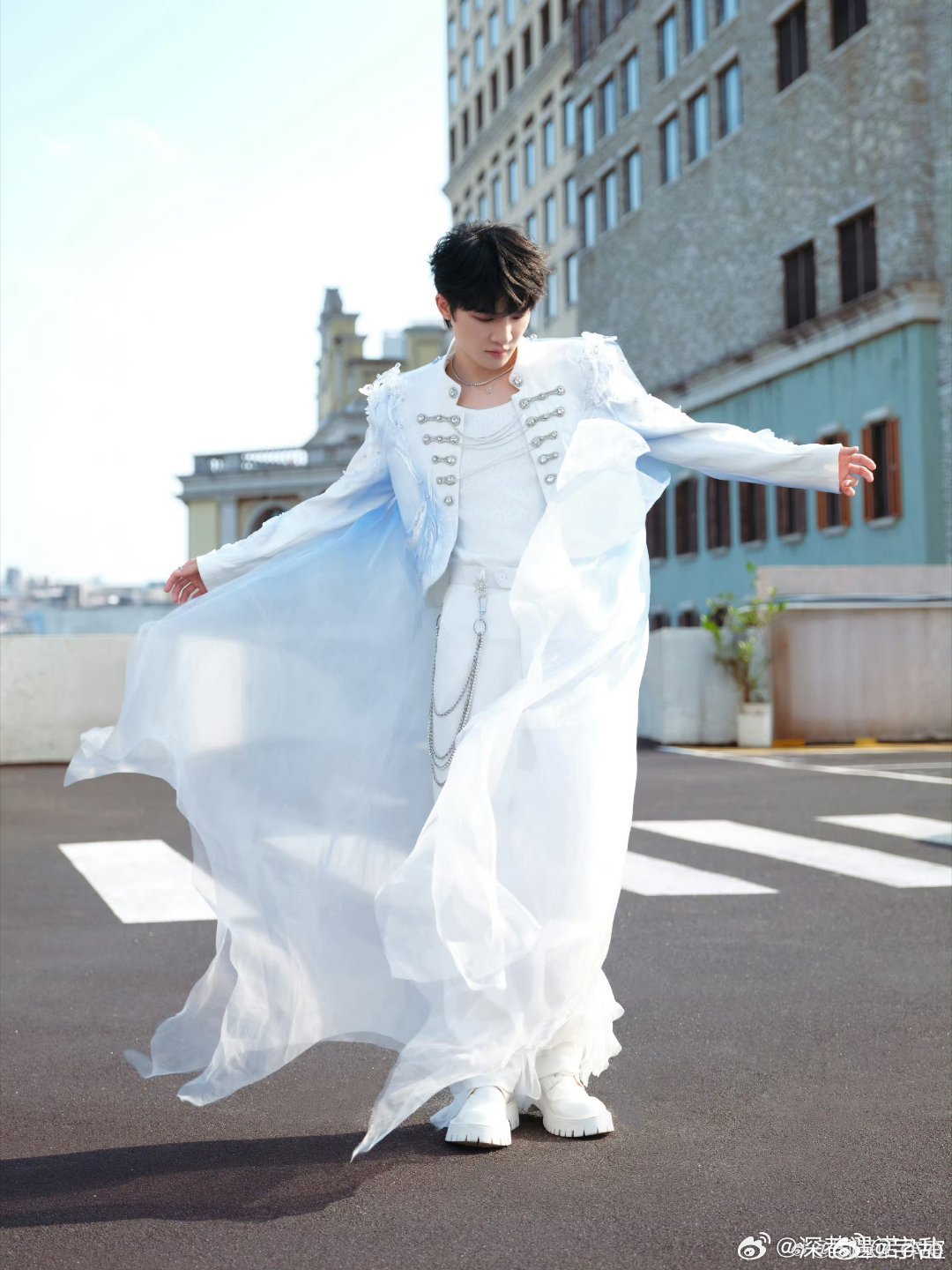 #周深#zs#周深深深的演唱会#zs#周深好听#zs#周深演唱会#zs醒来万物皆沉寂，唯有你是世间的
