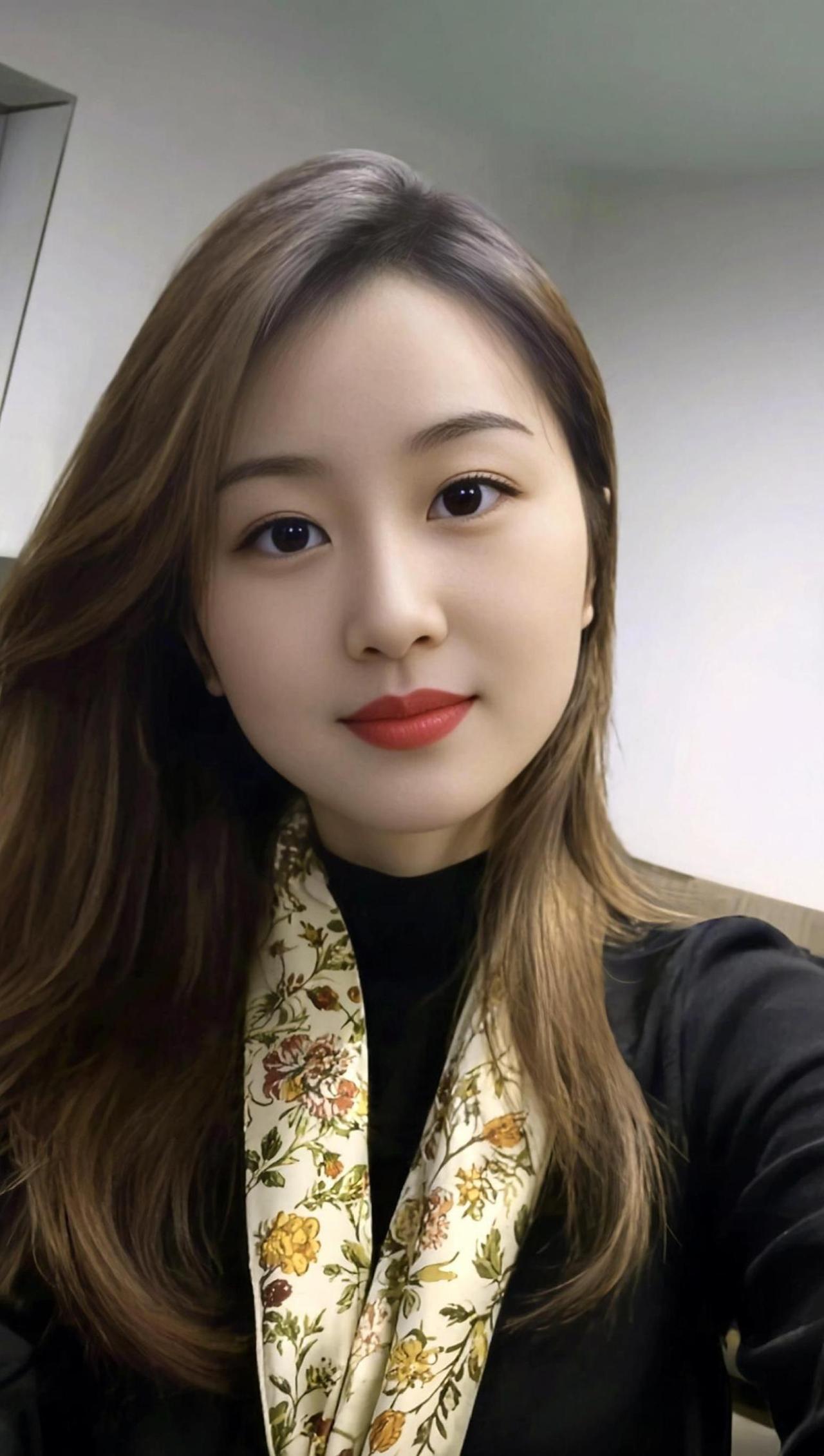 AI丝巾生活照气质女神高级感穿搭高颜值