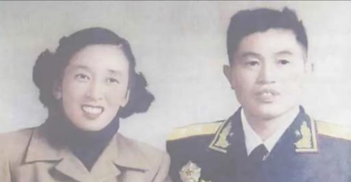 1940年，皮定均看上了女干部张烽，就让县长去说媒，张烽听说了县长的来意后，拒绝