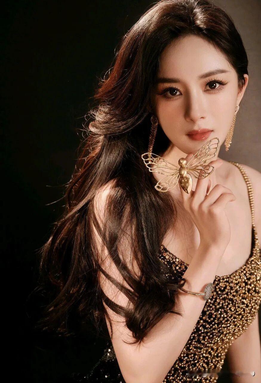 杨幂这套金色裙太好看了