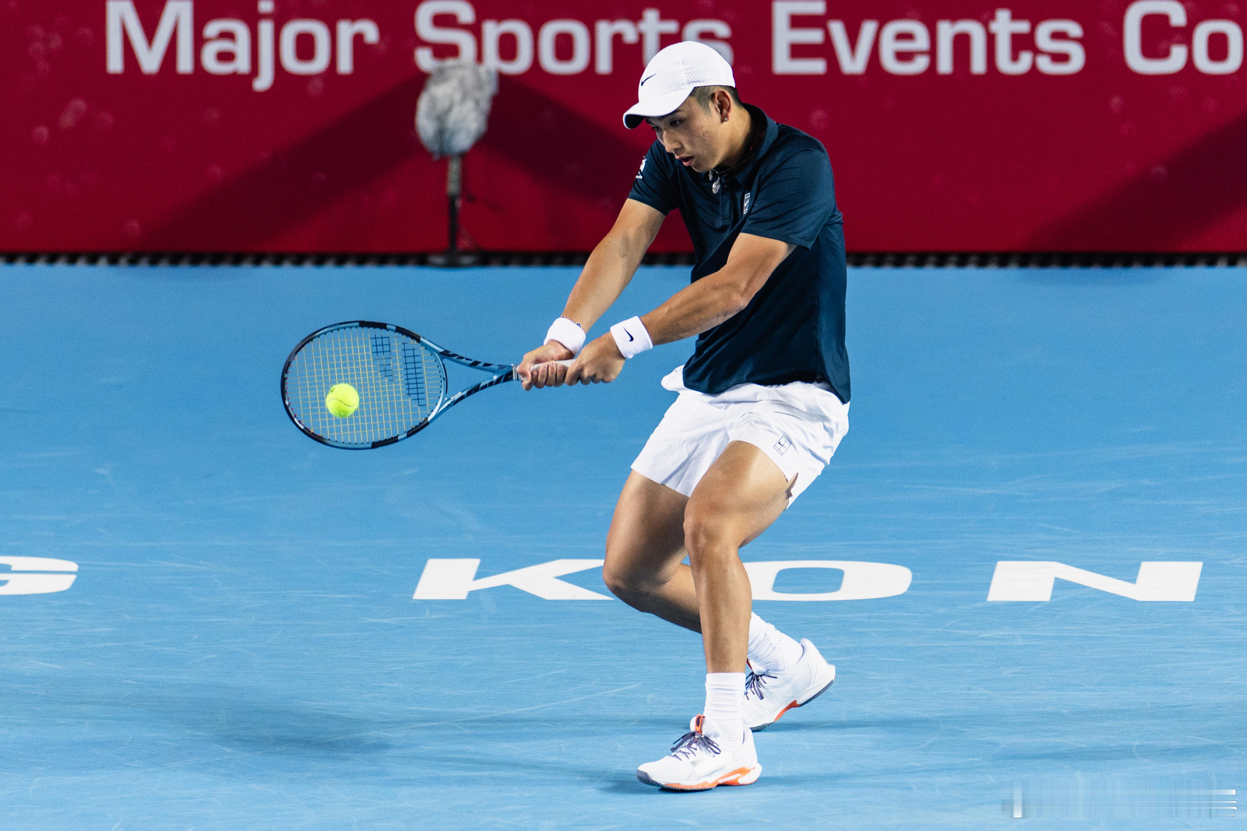 赛季开门红🔥ATP250中银香港网球公开赛首轮，持外卡出战的商竣程以6-4