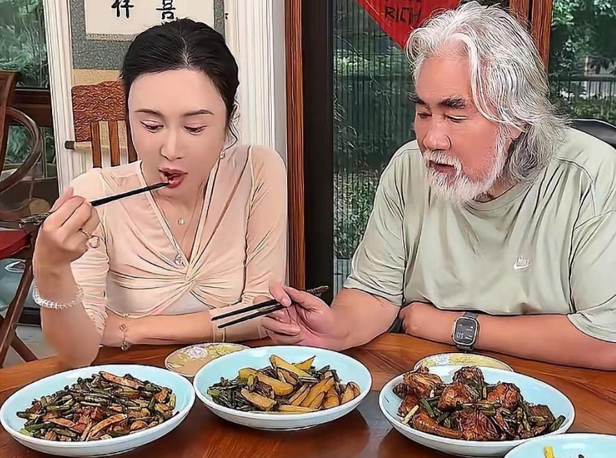 杜星霖为啥死心塌地跟着张纪中？说白了就两点：一是老爷子当导演攒够了钱，她和孩子这