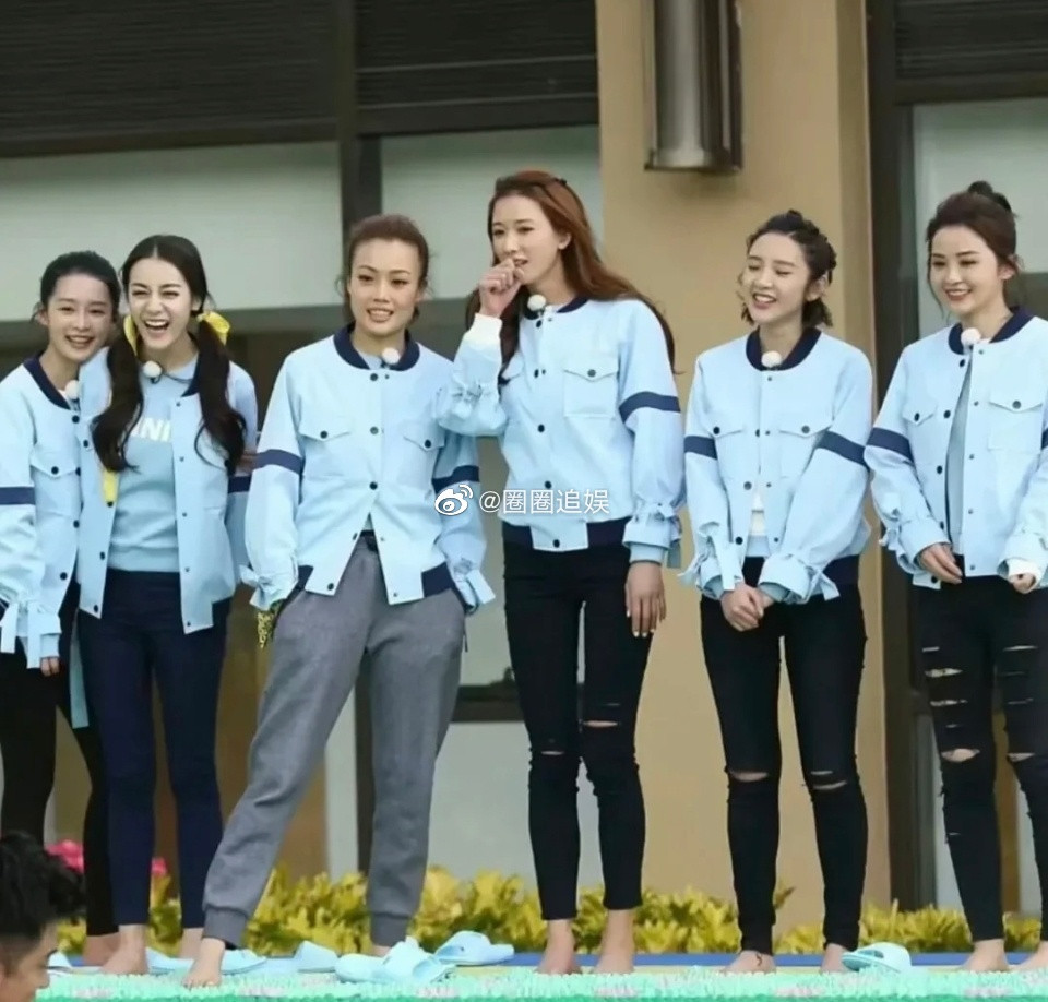 第一眼看到的是林志玲，却被一旁的李沁美哭了。