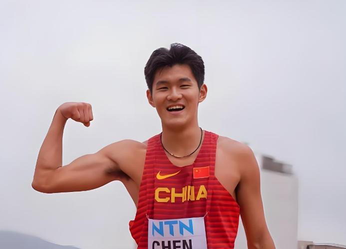两眼放光，中国110米栏终于迎来明确希望，基本比肩刘翔。8月16日，全国田径锦