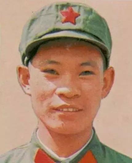 1984年，老山战场前线，142号高地上14名战士无人指挥，他们的排长刚刚牺牲了