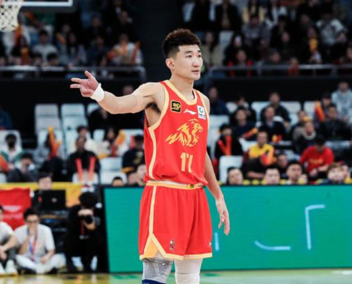 孙铭徽深夜发文，感慨万千！CBA总决赛第五回合，广厦队做客Pk上海队。在赛前，