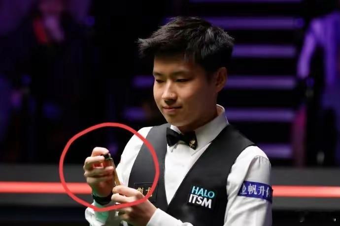 赵心童夺得世锦赛冠军，他将获得这3样东西。1.获得483万元奖金；2.拿下中