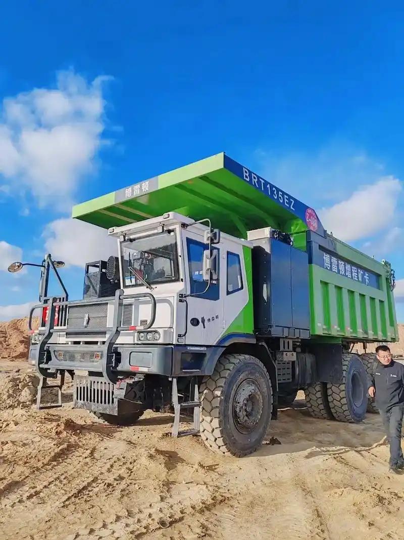 为什么大型矿山都换成电动卡车了？因为一辆90吨的卡车来回拉货，忙活一整天，最后消