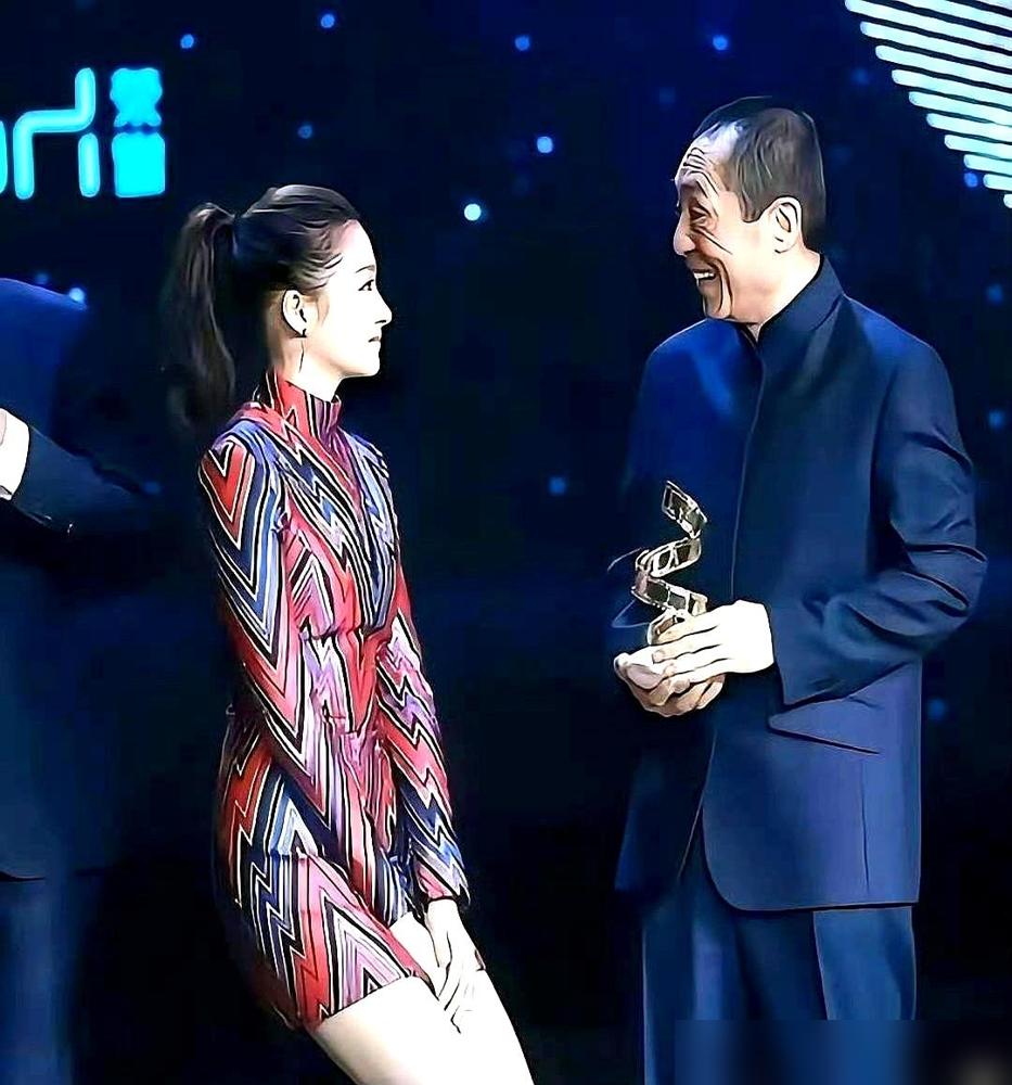 别劝了，这俩人，根本分不开。很多人提起张艺谋和巩俐，总习惯用“意难平”三个字概