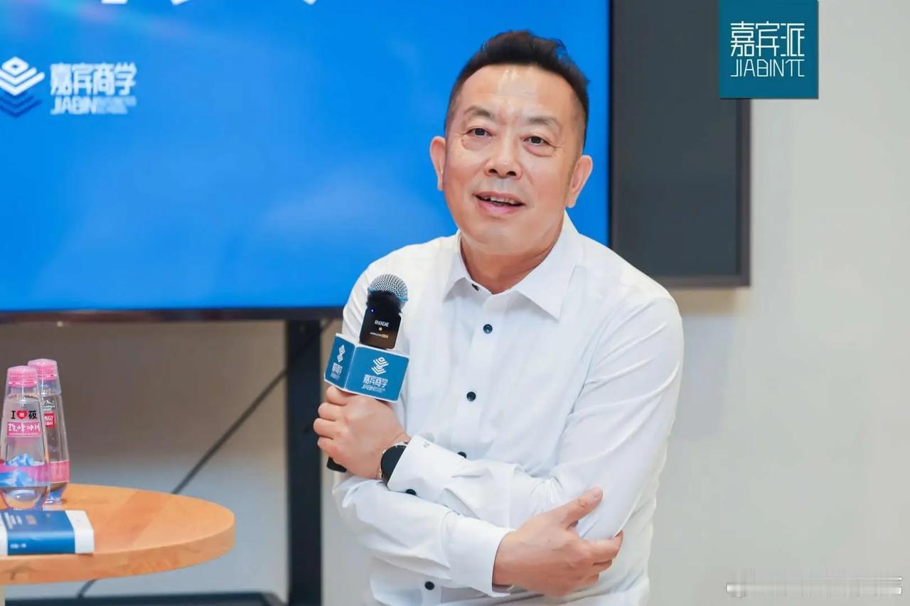 万万没想到……贾国龙提前“开炮”，不讲生意，先讲家里事，这招太狠了。原本