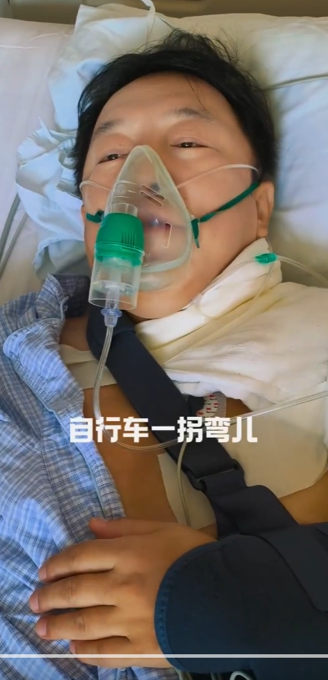 51岁黄渤，突发意外，病床照曝光！9月3日晚，男星黄渤突然冲上了热搜，他戴着氧气面罩的病床照曝光，大