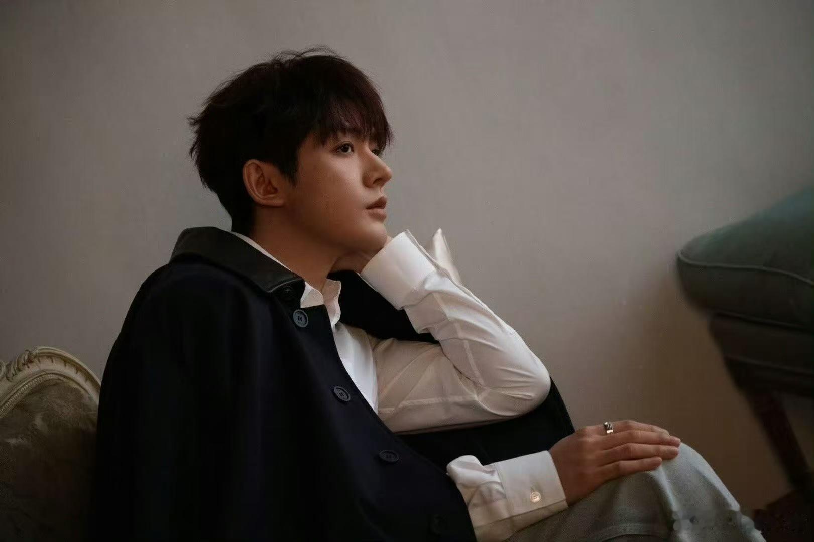 邓为马年新春宣传片幕后花絮这个邓为完全是王子来着～太帅啦！