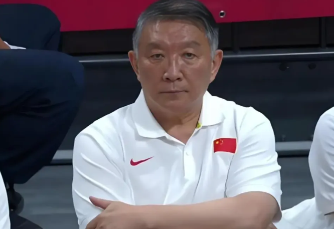 对宫鲁鸣教练说5句肺腑之言！1.女性都喜欢美丽，所以我觉得女生打篮球化妆没有