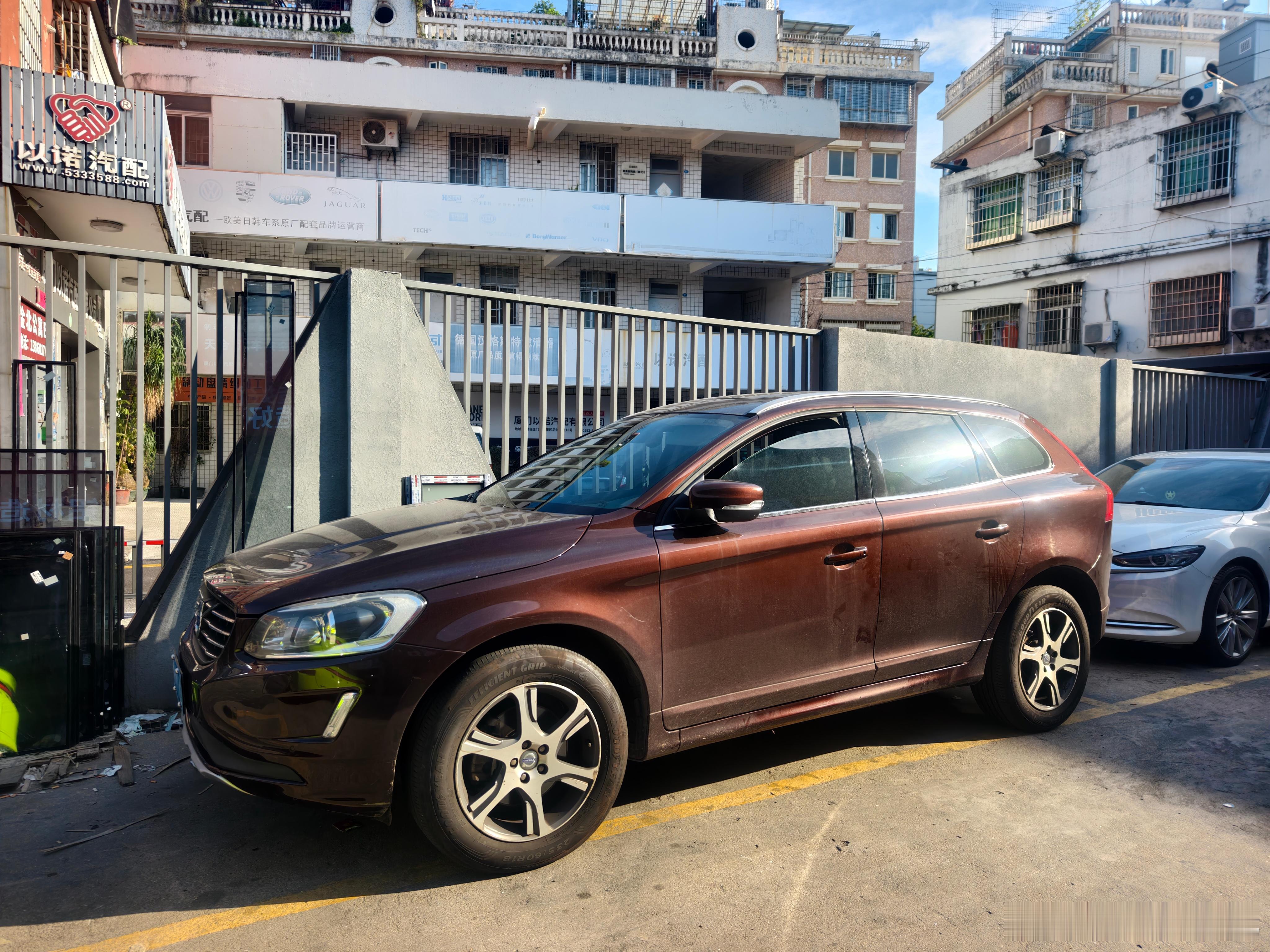 现在沃尔沃XC60是真不值钱，新车价格也下来了，14年的这车现在车况差的也就三四