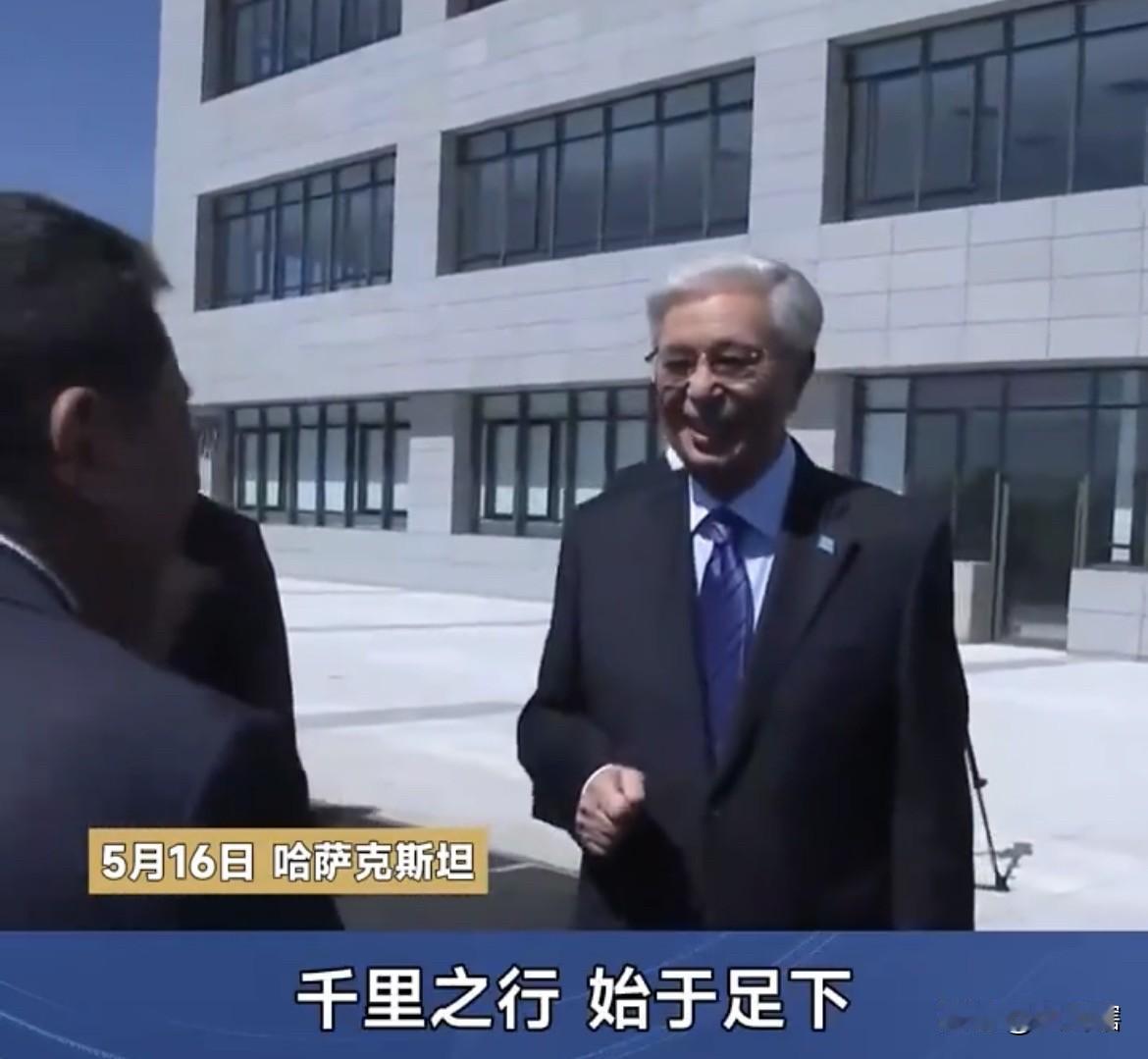 【中国助力，哈萨克斯坦首条无人驾驶轻轨投入运行】据《凤凰卫视》消息，哈萨克斯坦