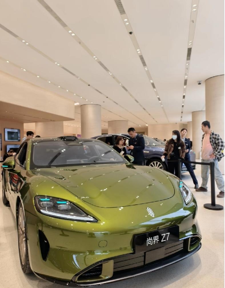 雷军：舒淇代言的新一代SU7发布热度挺高，我看尚界Z7也玩起了“谁看谁尚头”的